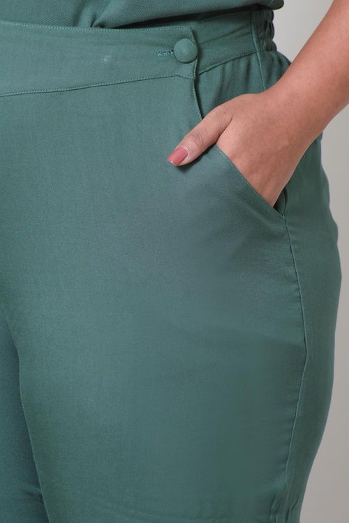 Calça Cropped Plus Size Alexandrita com Barra Dobrada