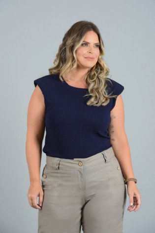 Blusa Plus Size Polly em Malha Canelada com Mangas Curtas