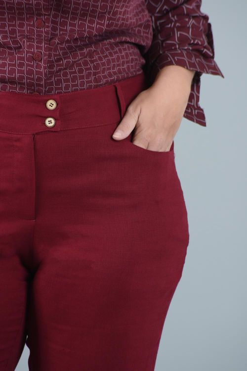 Calça Cropped Plus Size Blenda com Detalhe de Botões