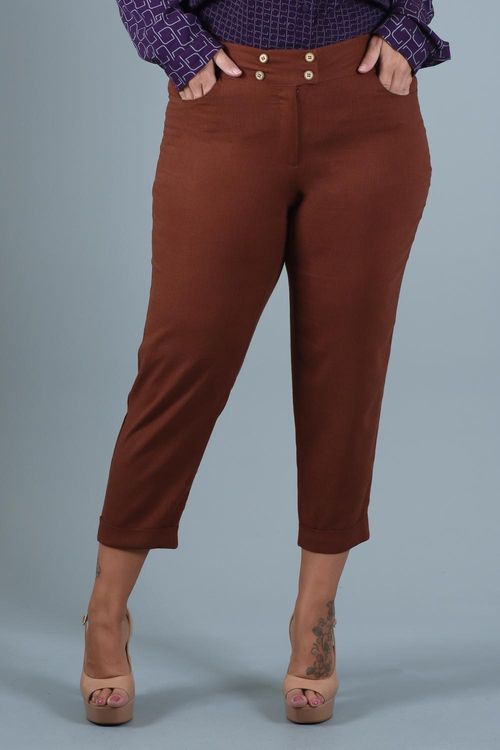Calça Cropped Plus Size Blenda com Detalhe de Botões