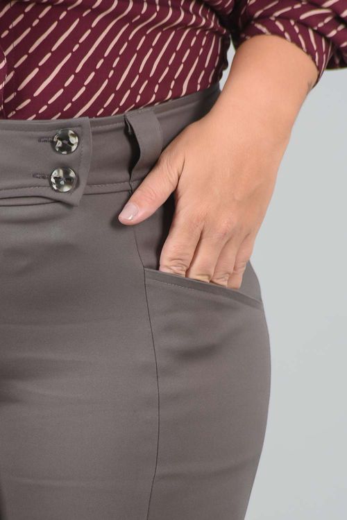 Calça Reta Plus Size Magali Sarja Poliamida