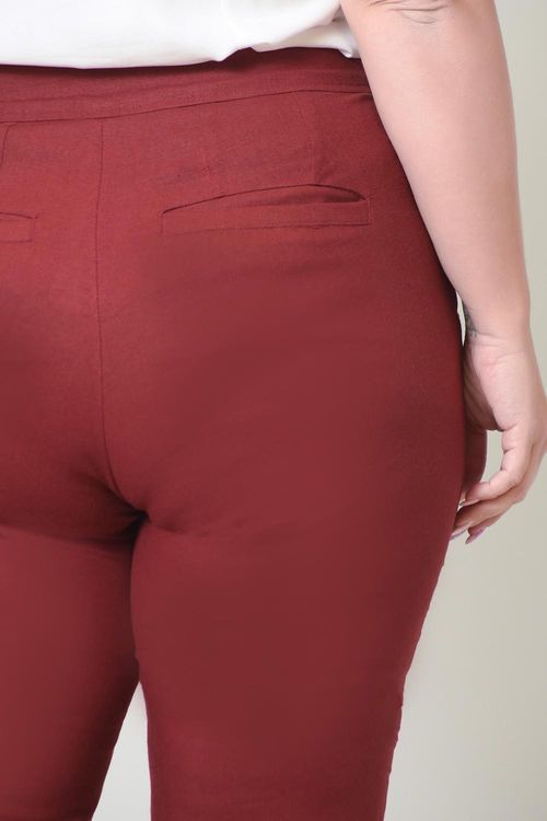 Calça Cropped Plus Size Lacucha em Linho com Pregas