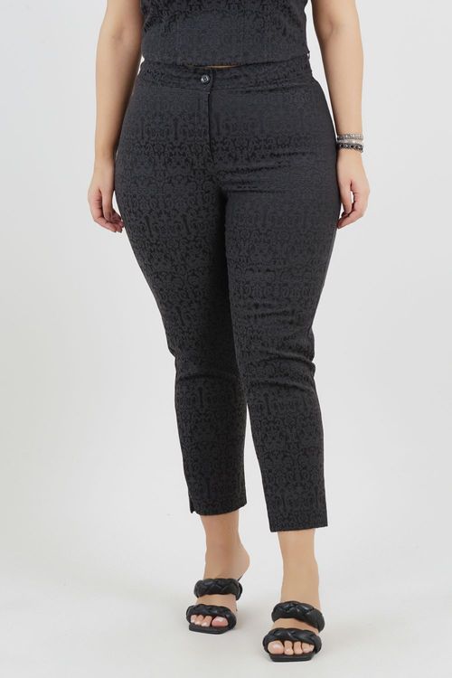 CALÇA SLIM PLUS SIZE GANCHOS DE FORA