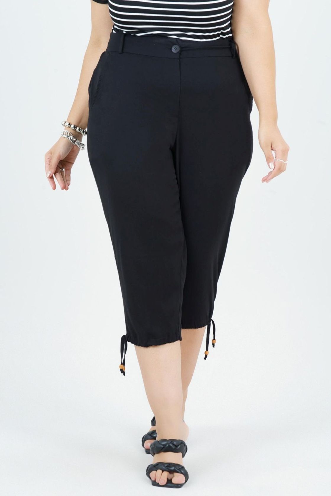 CALÇA CAPRI PLUS SIZE ESTILO ALFAIATARIA EM BENGALINE VERÃO CORSÁRIO