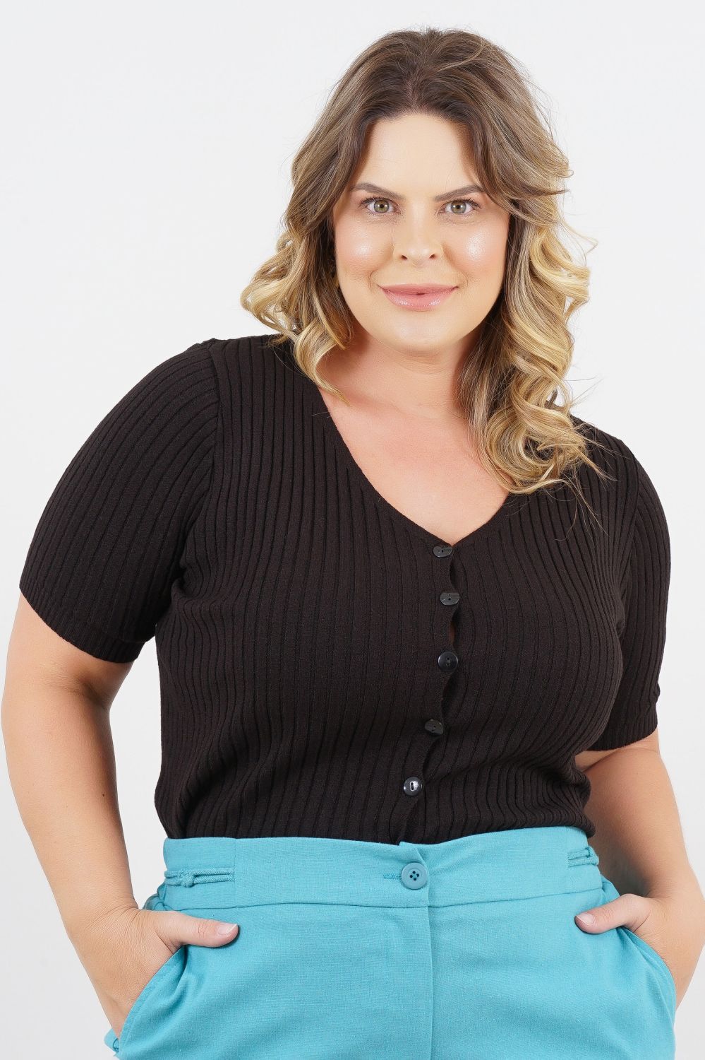 CASAQUETO TRICOT PLUS SIZE JOAQUINA MANGA CURTA