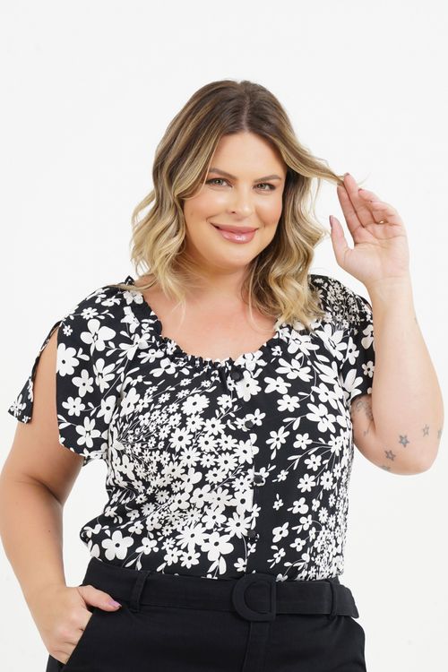 Blusa Plus Size Pérola Manga Curta