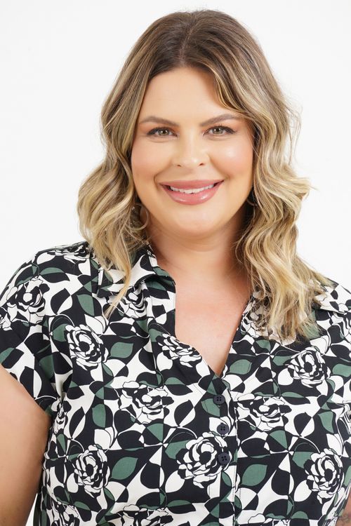 Camisa Plus Size Dina Manga Curta