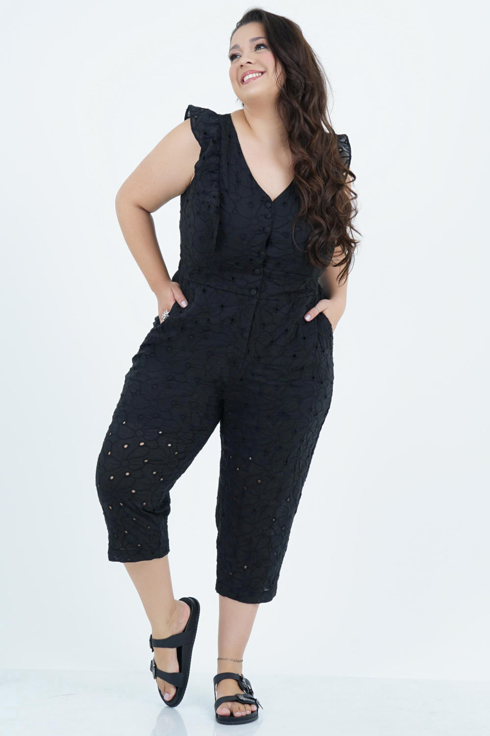 Macacão Plus Pantacourt De Linho Plus Size MACACÃO PLUS SIZE PORTO