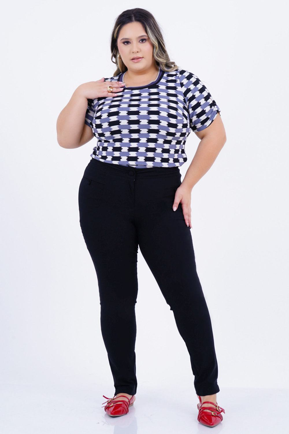 Blusa Plus Size Feminino Manga Curta Retilínea
