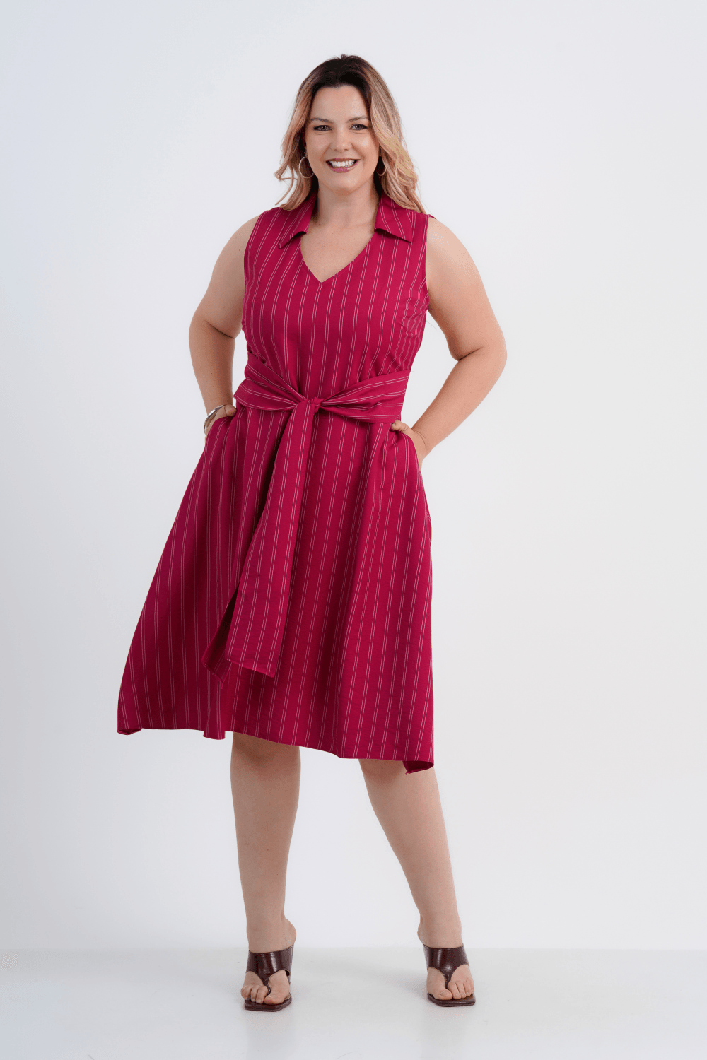 VESTIDO FEMININO MÉDIO RISCA DE GIS ARLETE